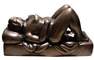 Fernando Botero - Woman in Bed (Sculptures) h: 30 x w: 53 x d: 25 cm / h: 11.8 x w: 20.9 x d: 9.8 in
