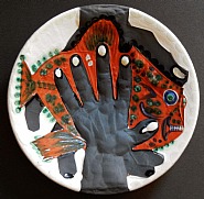 Pablo Picasso - Hands with fish (Ceramics)