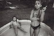 Mary Ellen Mark - Amanda and Her Cousin Amy Valese, North Carolina, 1990 (Photographs) h: 16 x w: 20 in / h: 40.6 x w: 50.8 cm