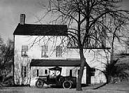 Walker Evans - Farmhouse, Westchester County, N.Y. (Photographs) h: 5 x w: 7 in / h: 12.7 x w: 17.8 cm