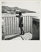 Platja de Sant Sebastià (Sitges) amb el cementiri al fons