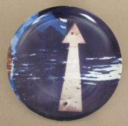 Robert Rauschenberg - Guggenheim Retrospective Limited Edition Plate – Arrow Plate (Ceramics) h: 10.4 x w: 10.4 in / h: 26.4 x w: 26.4 cm