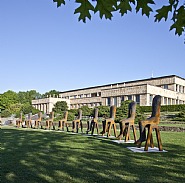 Magdalena Abakanowicz - Ten Seated Figures (Sculptures)