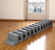 Carl Andre - Rackblox (Installations) h: 28 x w: 40 x d: 240 cm / h: 11 x w: 15.7 x d: 94.5 in