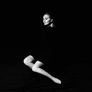 Faye Dunaway, Legs
