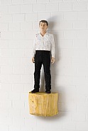 Mann mit weißem Hemd und schwarzer Hose (Man with white shirt and black trousers)