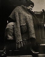 Lisette Model - Lower east side, big woman (Photographs) h: 34 x w: 27 cm / h: 13.4 x w: 10.6 in