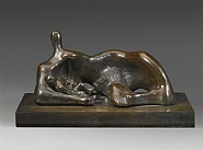 Henry Moore - Maquette for Draped Reclining Mother & Baby (Sculptures) x w: 20.8 cm / x w: 8.2 in