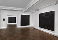 Installation View:<i> Frank Stella: Black, Aluminum, and Copper Paintings</i>