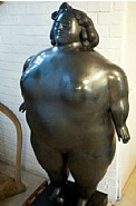 Fernando Botero - La Poupée (Sculptures) h: 161 x w: 104 x d: 64 cm / h: 63.4 x w: 40.9 x d: 25.2 in