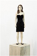 Stephan Balkenhol - Frau (Sculptures) h: 20 x w: 20 x d: 170 cm / h: 7.9 x w: 7.9 x d: 66.9 in