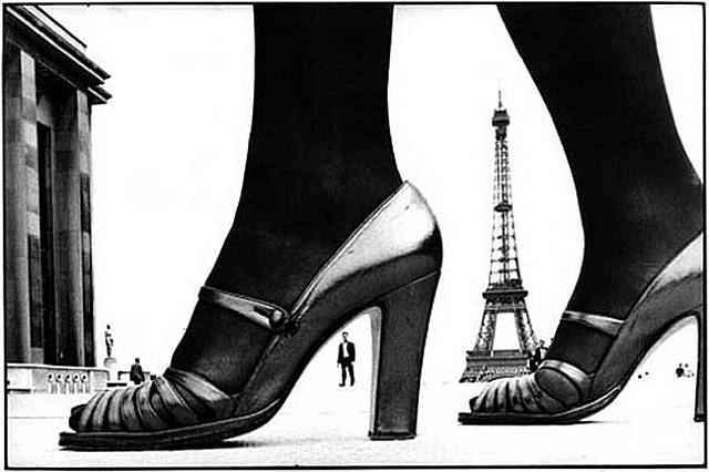  Frank Horvat, Shoe and Eiffel Tower