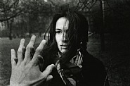 Mary Ellen, Hand