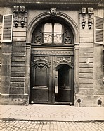 Eugène Atget - Hôtel, rue de Varenne 19 (Photographs) h: 8.6 x w: 7 in / h: 21.8 x w: 17.8 cm