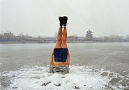 Falls, Li Wei falls to the ice hole, Beijing