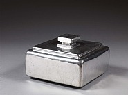 Maurice Pierre Andre Daurat - Beautiful hammered pewter, quadrangular jewelry box, dice handle lid, 1927