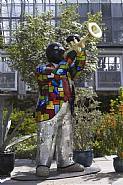 Niki de Saint Phalle - Louis Armstrong (Sculptures) h: 260 x w: 140 x d: 100 cm / h: 102.4 x w: 55.1 x d: 39.4 in