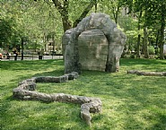 Ursula von Rydingsvard - Damski Czepek (Installations) h: 143 x w: 406 x d: 400 in / h: 363.2 x w: 1031.2 x d: 1016 cm