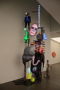 Tony Oursler - Determinist Dilemma (Installations) h: 416.6 x w: 127 x d: 104 cm / h: 164 x w: 50 x d: 40.9 in