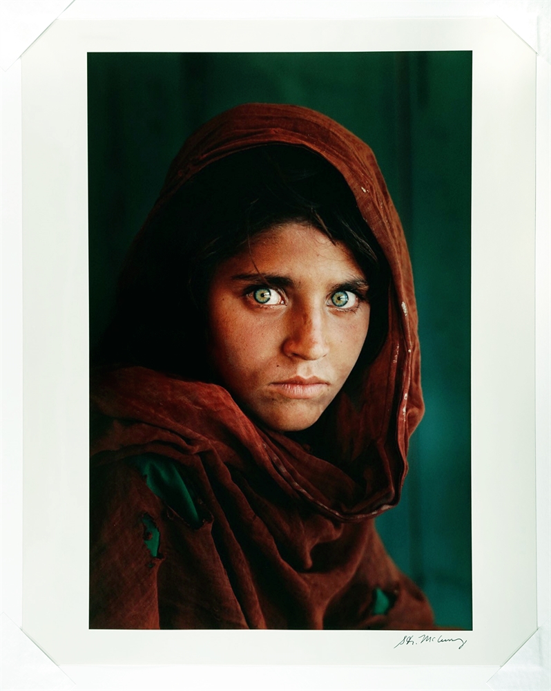 Sharbat Gula Afghan Girl Pakistan By Steve Mccurry On Artnet Auctions 