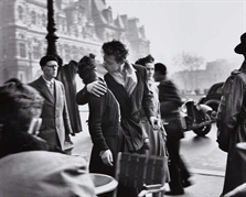 Le Baiser de L'Hotel de Ville by Robert Doisneau