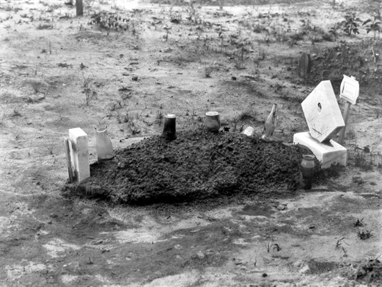 a childs grave hale county alabama Child’s grave, hale county, alabama is a forty-two line poem written in a single, unrhymed stanza because it is written in one stanza, for the sake of clarity, i will discuss one sentence at a time starting with the first sentence and ending with the last. a childs grave hale county alabama Child’s grave, hale county, alabama is a forty-two line poem written in a single, unrhymed stanza because it is written in one stanza, for the sake of clarity, i will discuss one sentence at a time starting with the first sentence and ending with the last.