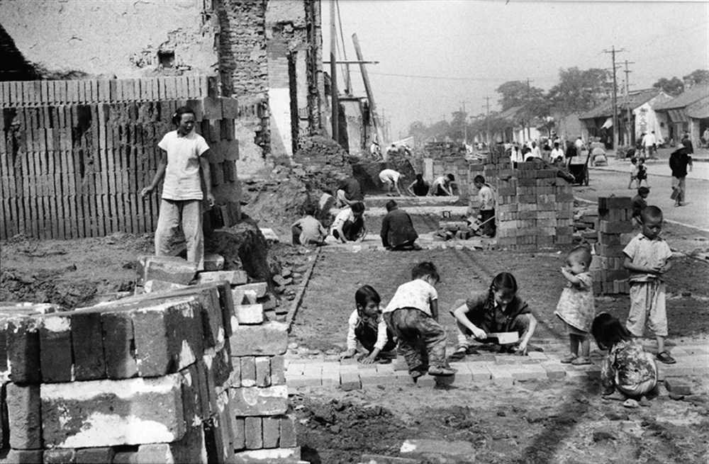 Sian, China by Henri Cartier-Bresson on artnet Auctions