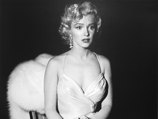 Marilyn Monroe (at the Shrine Auditorium) by Phil Stern on artnet Auctions