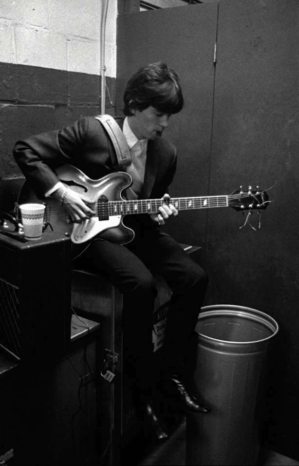 Keith Richards, Tuning. Backstage U.S.A.