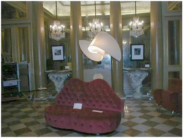 Suora Lamp (from the collection “Homage to Carlo Mollino”)