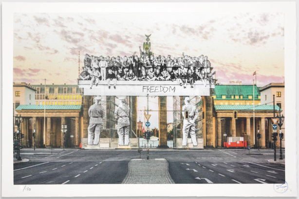 Giants, Brandenburg Gate