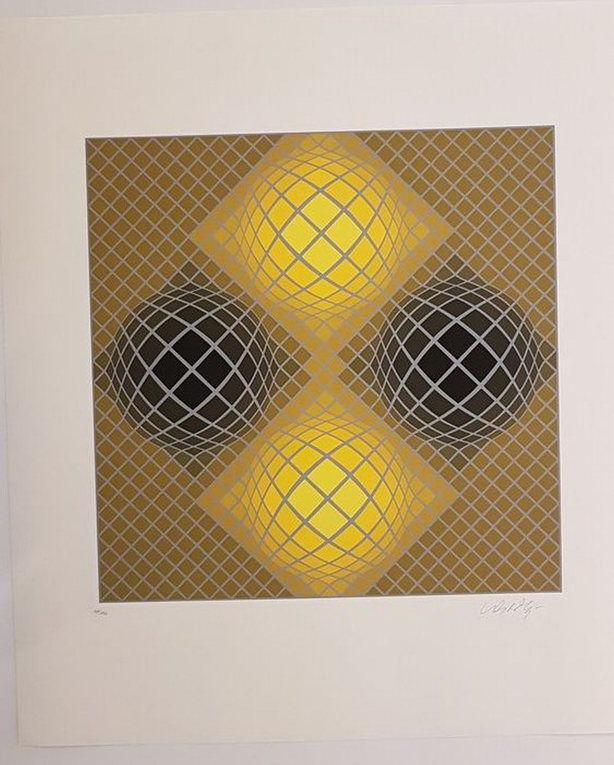 Kinetic Composition, Four Yellow Spheres