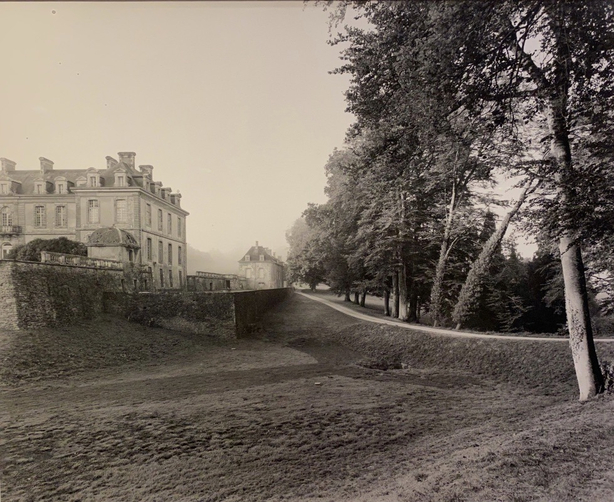 Kerguebennec, Read of Chateau at Side